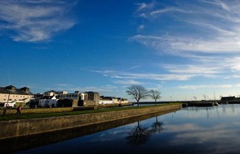 Cirrus over Galway City © Sean Tomkins